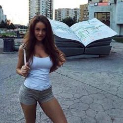 Пара ищет девушку в Москве для секса втроем